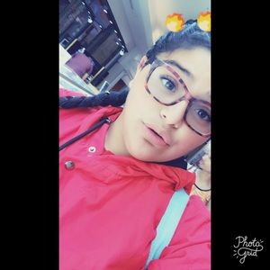 Meet your Posher, Lia